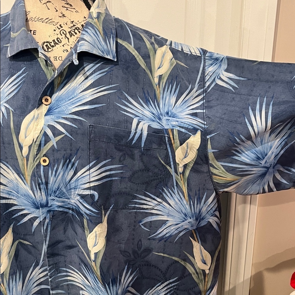 Tommy Bahama silk Hawaiian floral button up XL shirt. - Picture 3 of 11